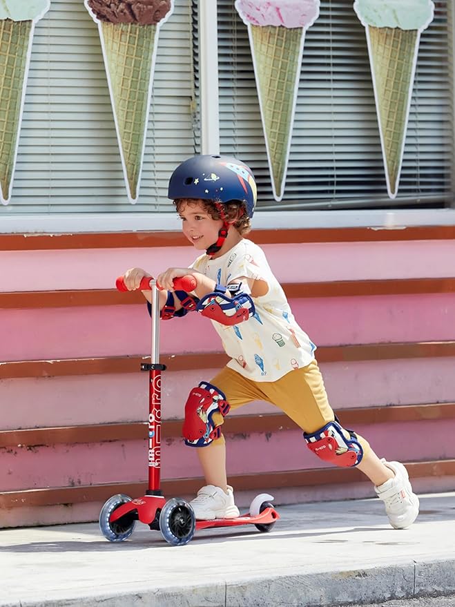 Micro Kickboard Mini Deluxe LED Three-Wheeled Lean-to-Steer Swiss-Designed Micro Scooter