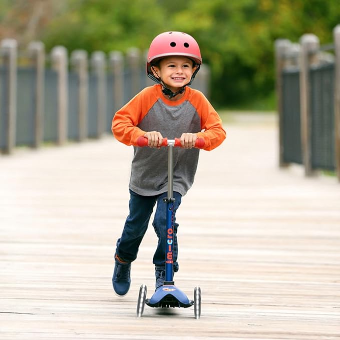 Micro Kickboard Mini Deluxe LED Three-Wheeled Lean-to-Steer Swiss-Designed Micro Scooter
