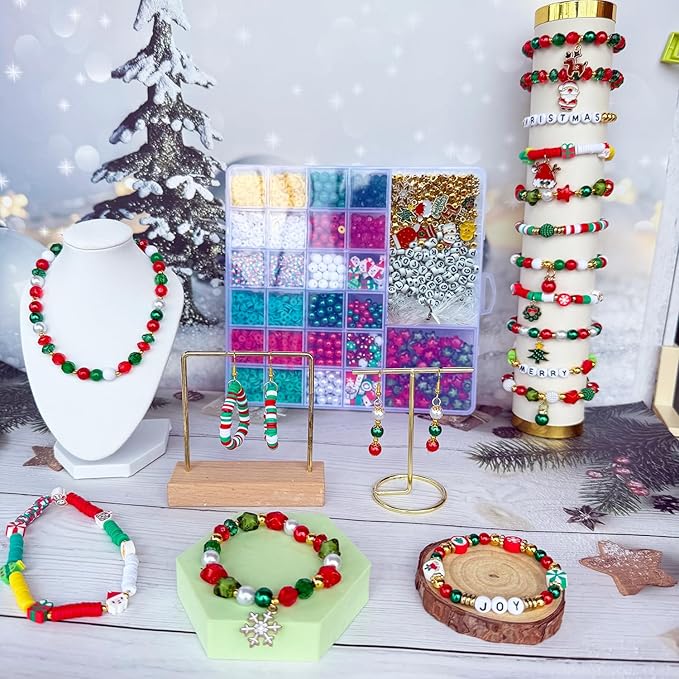 3140PCS Christmas Bracelet Making Kit, Christmas Beads Charms for Bracelets Jewelry Making Red Green Xmas Clay Acrylic Crystal Star Round Beads Letter Spacer Beads for Necklace Making DIY Crafts