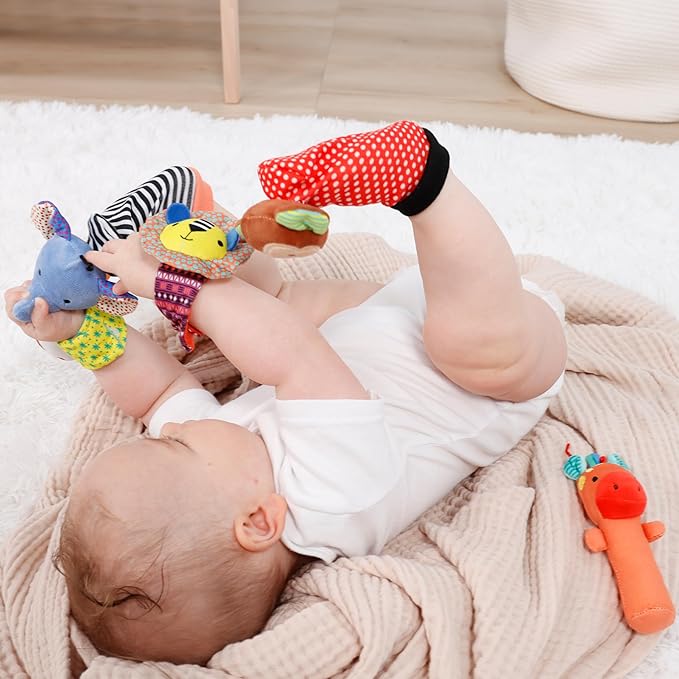 The Peanutshell Sock Rattles Set of 5 - Girl Boy Rattle Socks, Baby Toys 0-6-12 Month, Animal Newborn High Contrast Baby, Infant, Newborn Toys 0-3 0-6 Months Old Babies - Safari