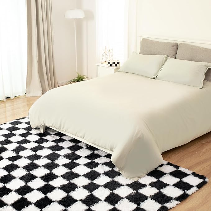 Super Soft Rug for Bedroom, 4x6 Ft Black and White Area Rug Classic Checkered Shaggy Anti-Skid High Pile Soft Fluffy Rug Fuzzy Carpet for Living Room Bedroom Kids Room Nursery, Dorm Home Decor