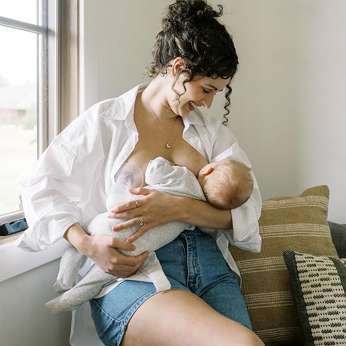 Dr. Brown's 100% Silicone One-Piece Breast Pump,Hands-Free Breast Milk Collector with Anti-Colic Options+ Baby Bottle (4 oz/120 mL),Level 1 Nipple,Travel Lid and Travel Bag